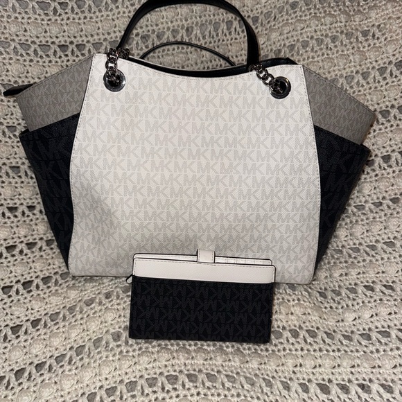 Michael Kors Monochrome Tote and Wallet Set - Picture 2 of 9